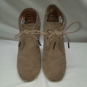 Tom's Desert Tan Suede lace up wedge heel bootie with rubber sole 8